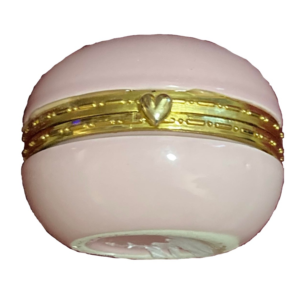 True Love’s Kiss Scented Upcycled Compact Style Hand Poured Organic Soy Candle